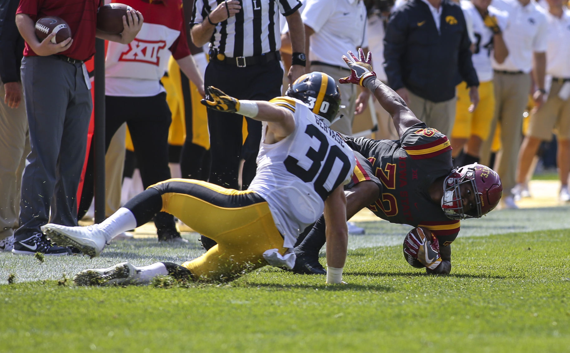 090917-HAWKEYE-FOOTBALL-046